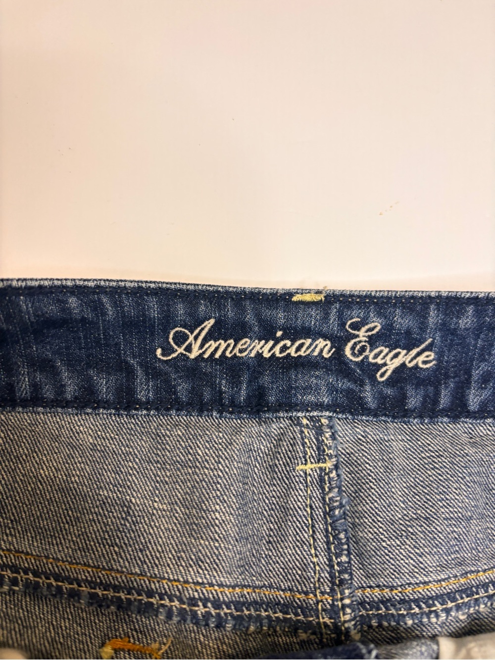 American Eagle Distressed Denim Cutoff Shorts Size 6 Medium Wash Festival Y2K - Picture 6 of 8